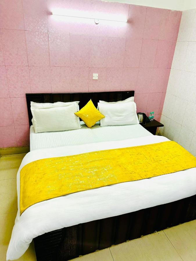 Hotel Samrat R Unit By Satwa Home Stay 3*