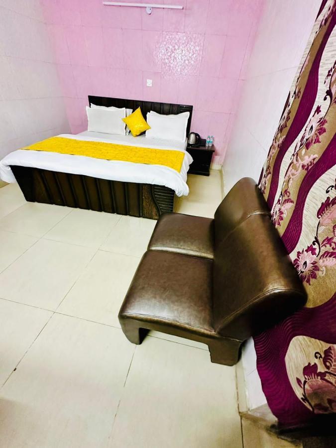 Hotel Hotel Samrat R Unit By Satwa Home Stay