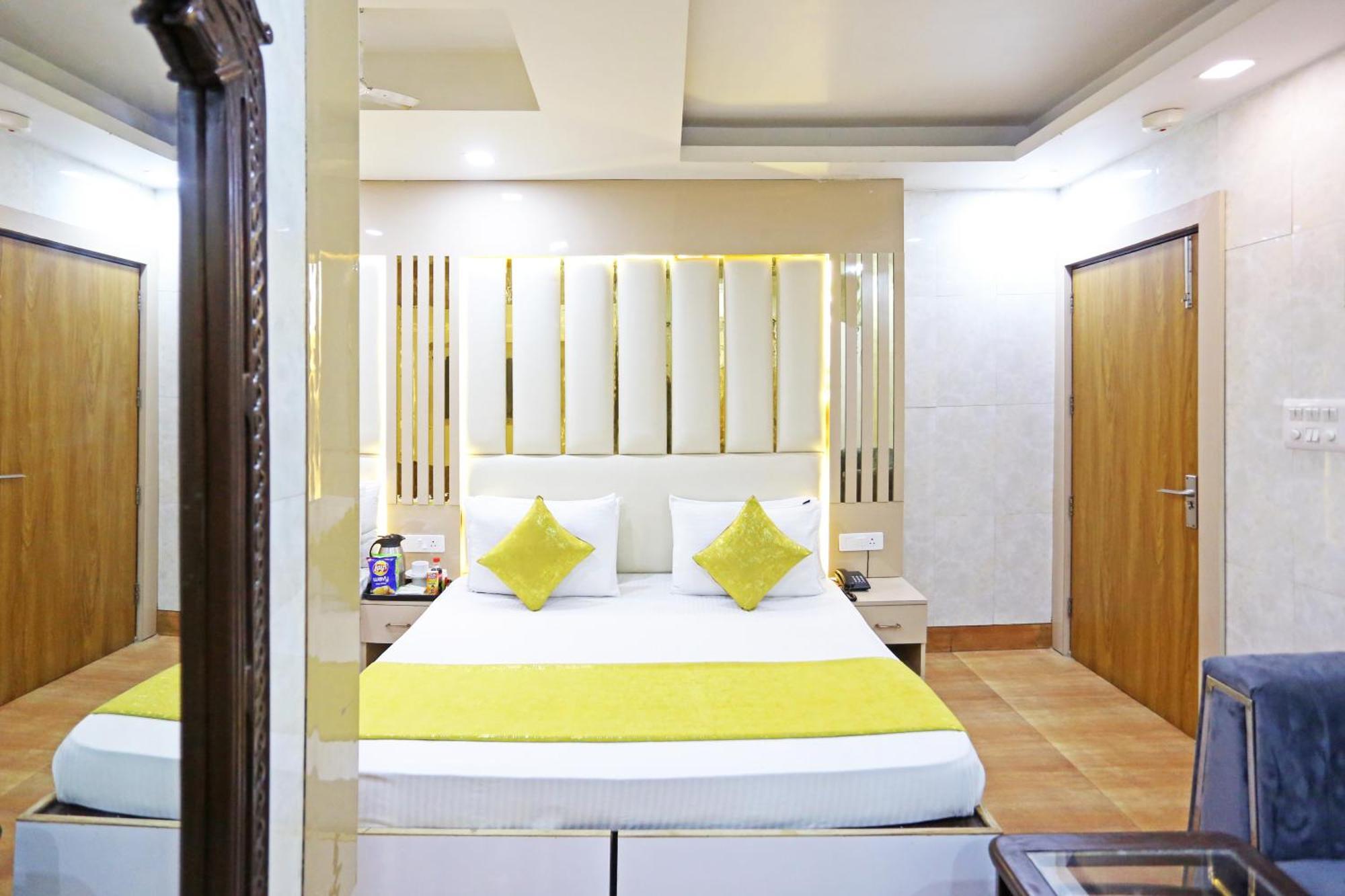 Hotel Samrat R Unit By Satwa Home Stay Hotel 3*
