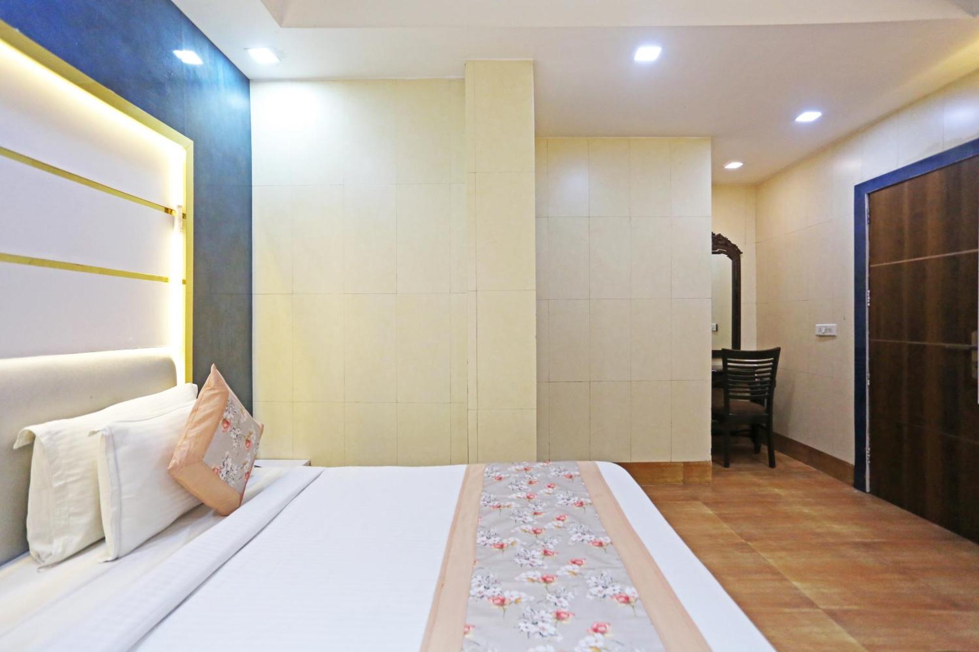Hotel Samrat R Unit By Satwa Home Stay Hotel 3*