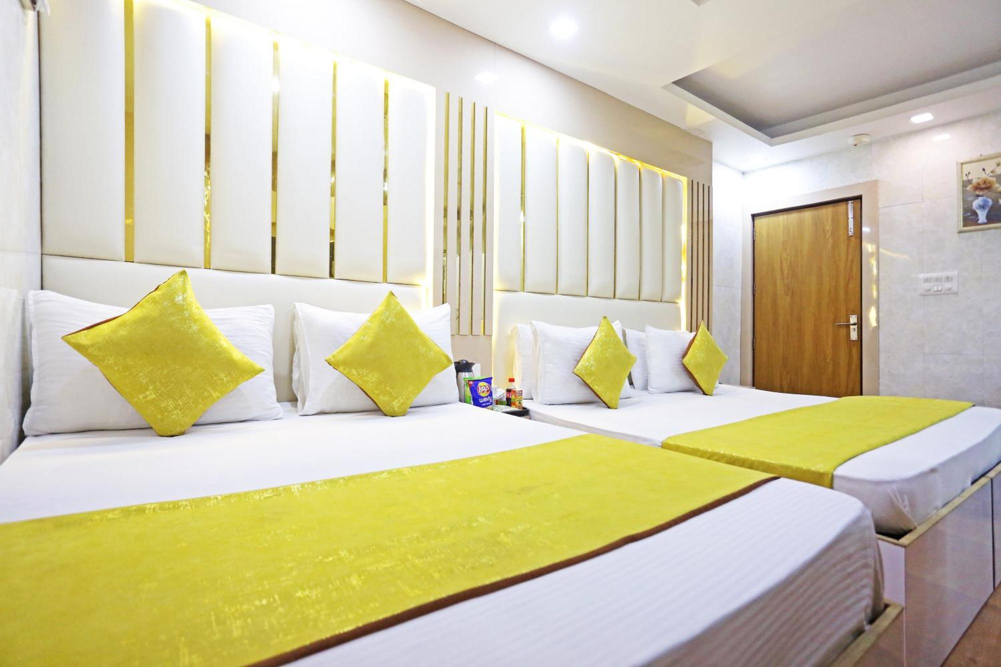 Hotel Samrat R Unit By Satwa Home Stay 3*