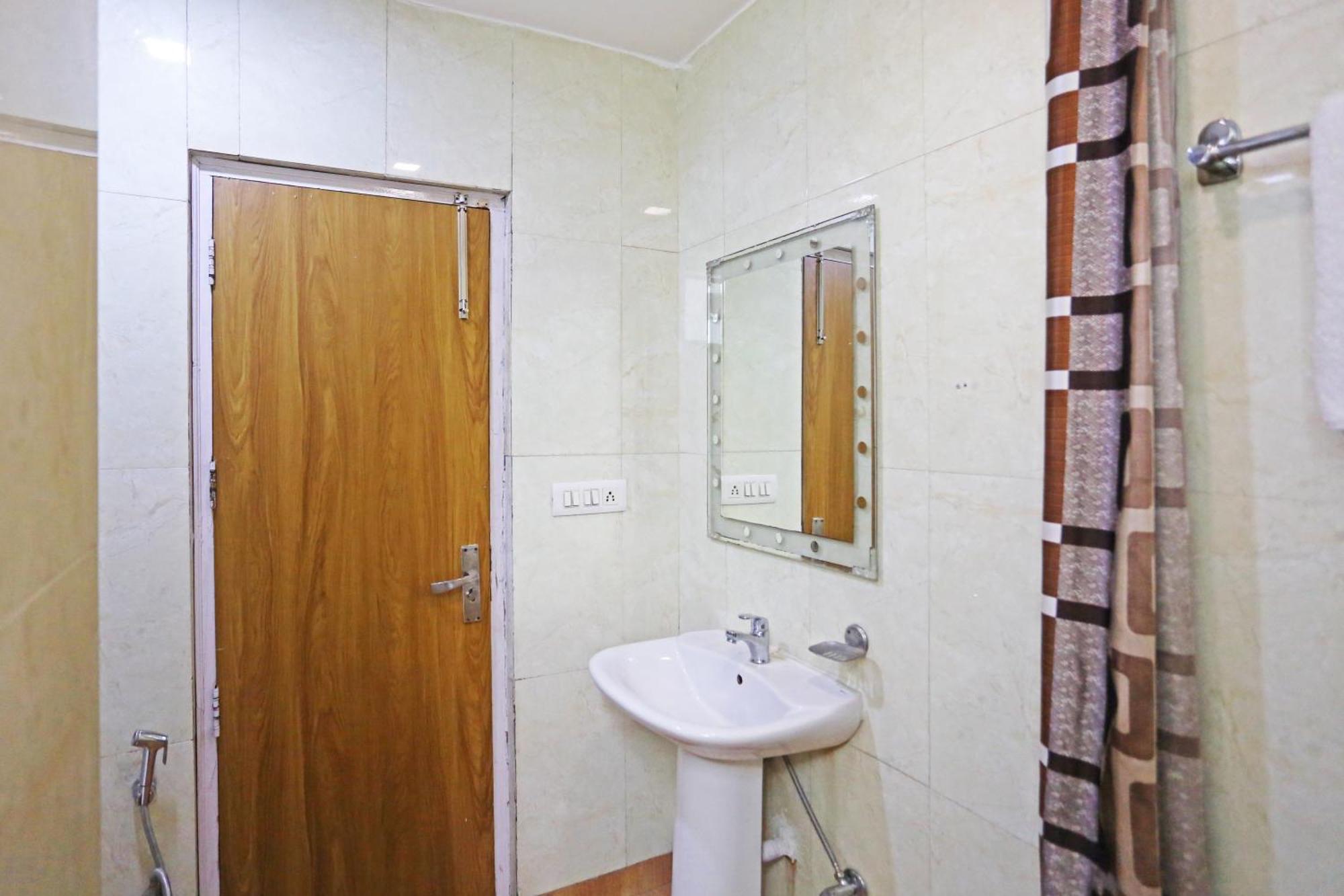 Hotel Samrat R Unit By Satwa Home Stay Hotel 3*