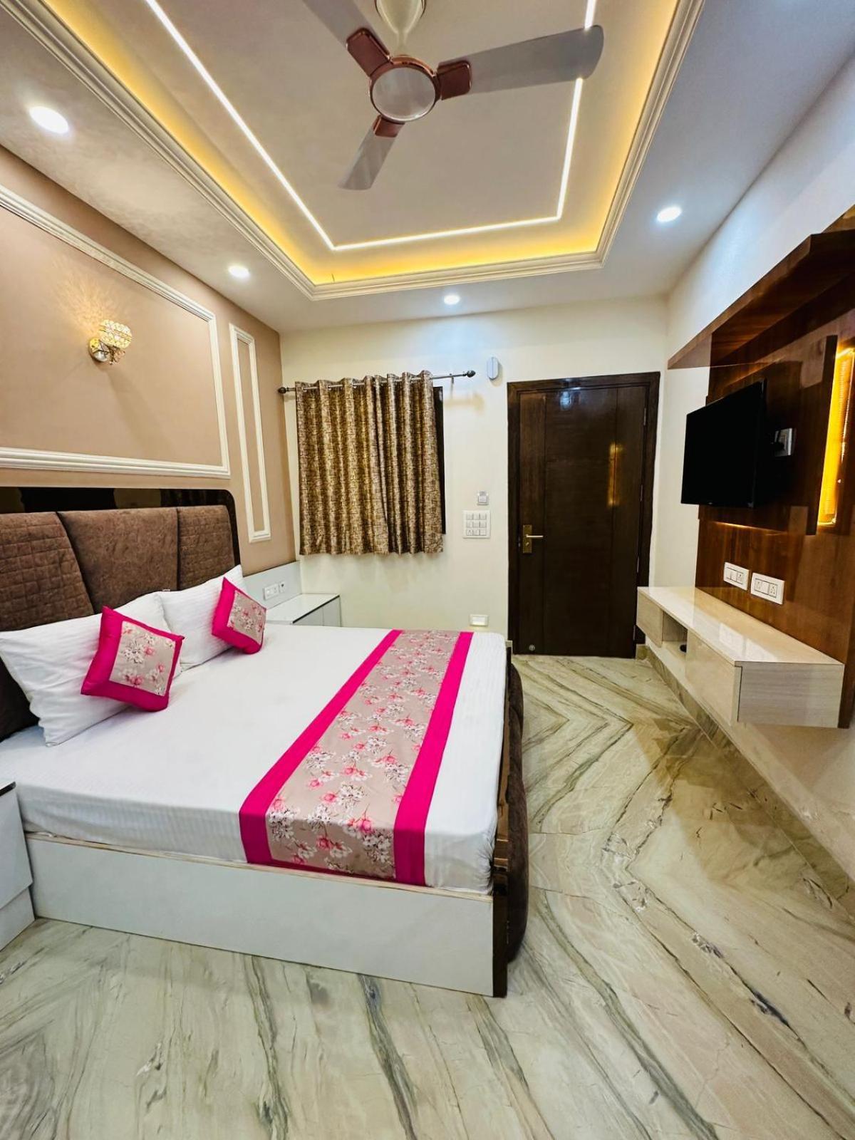 Hotel Samrat R Unit By Satwa Home Stay Hotel 3*