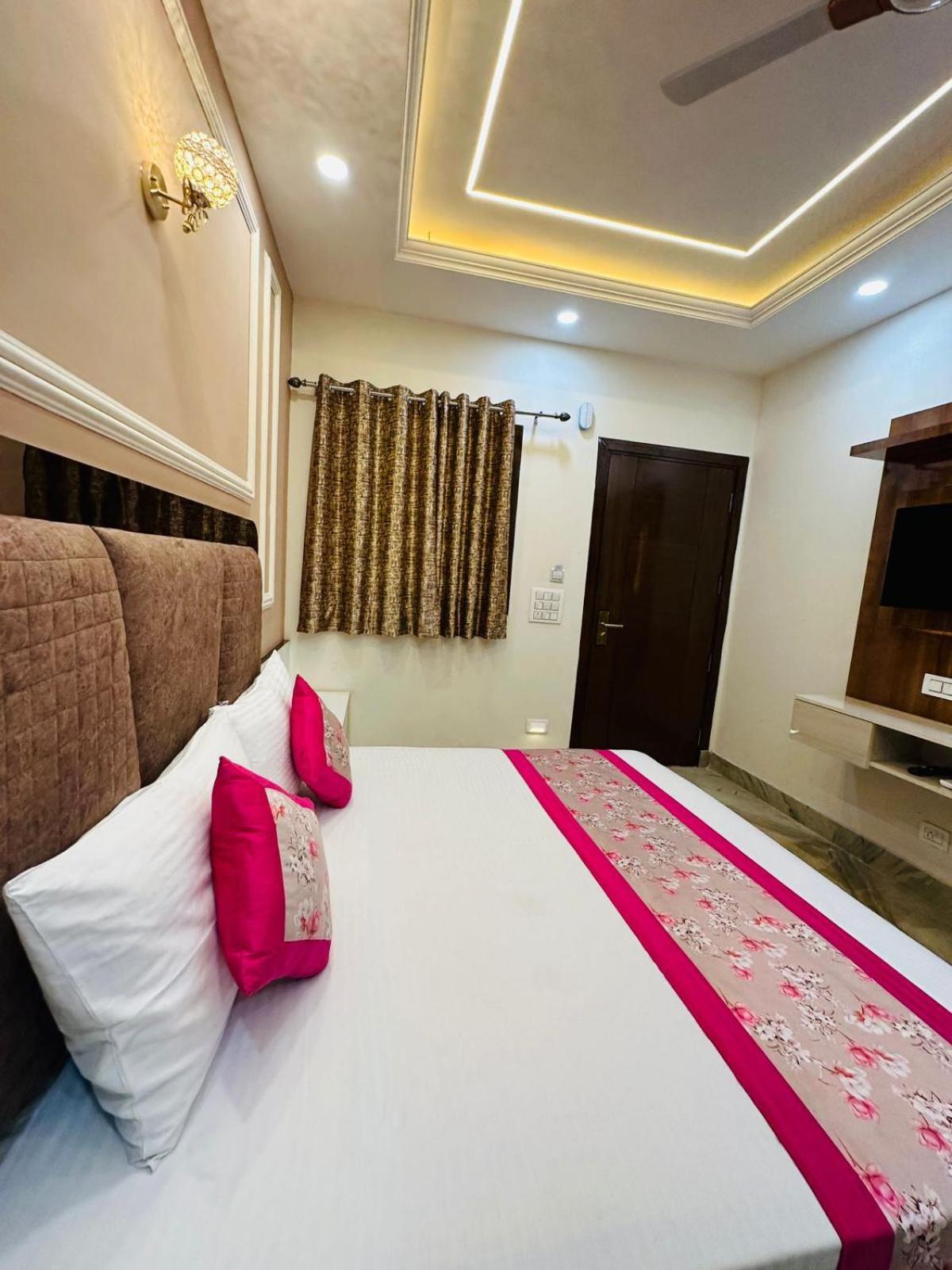 Hotel Hotel Samrat R Unit By Satwa Home Stay